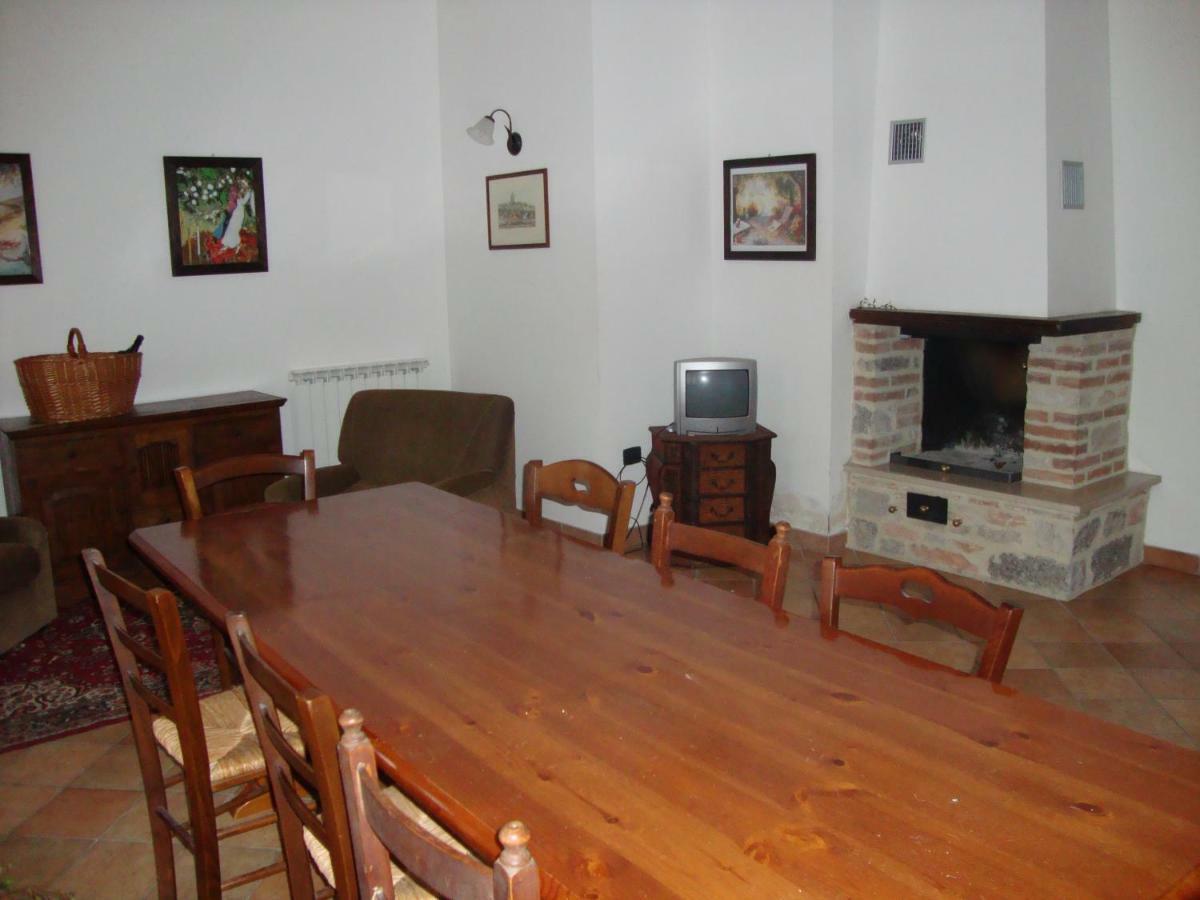 Villa Residenza Le Querce Trilocale Fossato di Vico Esterno foto