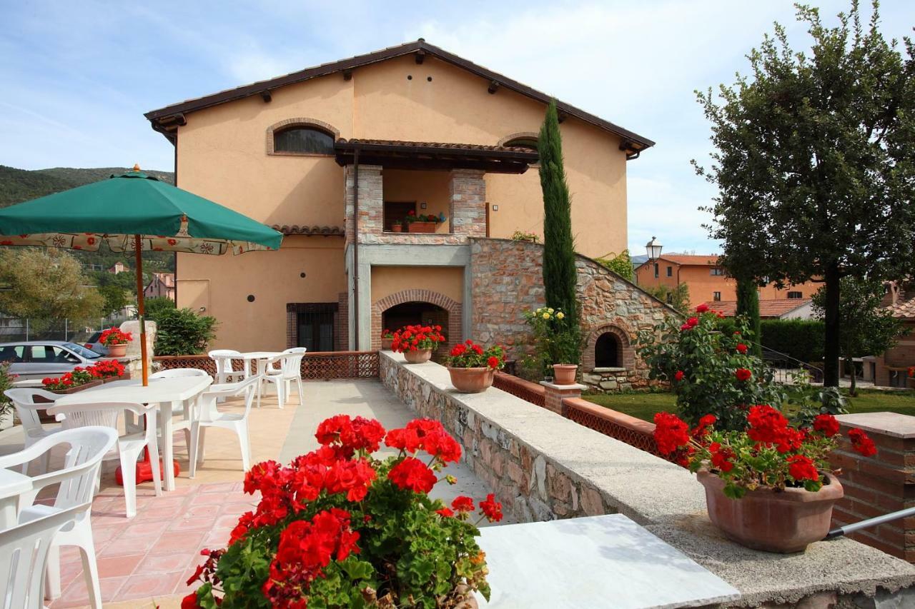 Villa Residenza Le Querce Trilocale Fossato di Vico Esterno foto